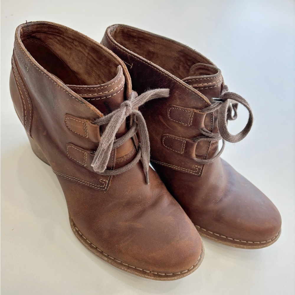 Clarks artisan genuine Leather Ankle Boots with heel​